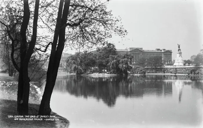Framed Print : St. James's Park and Buckingham Palace Framed Print : St. James's Park and Buckingham Palace