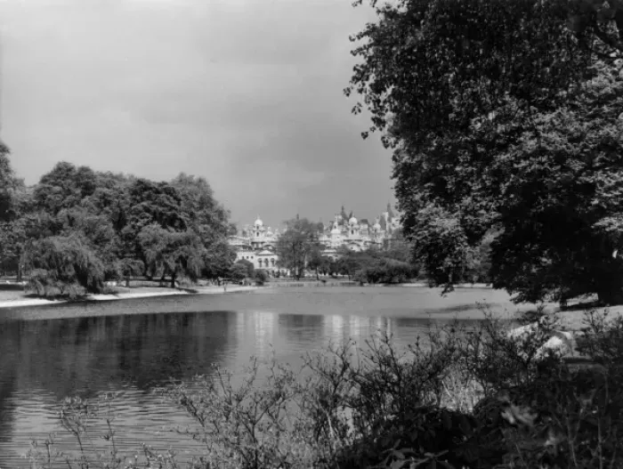 Framed Print : St. Jamess Park Lake Framed Print : St. Jamess Park Lake