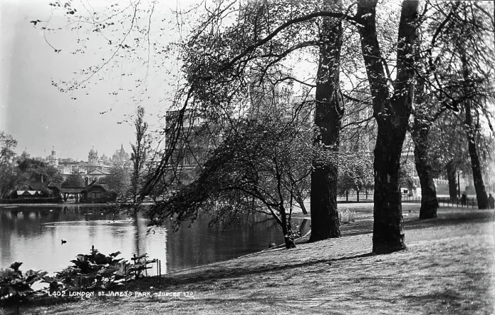 Framed Print : St. James's Park, London Framed Print : St. James's Park, London