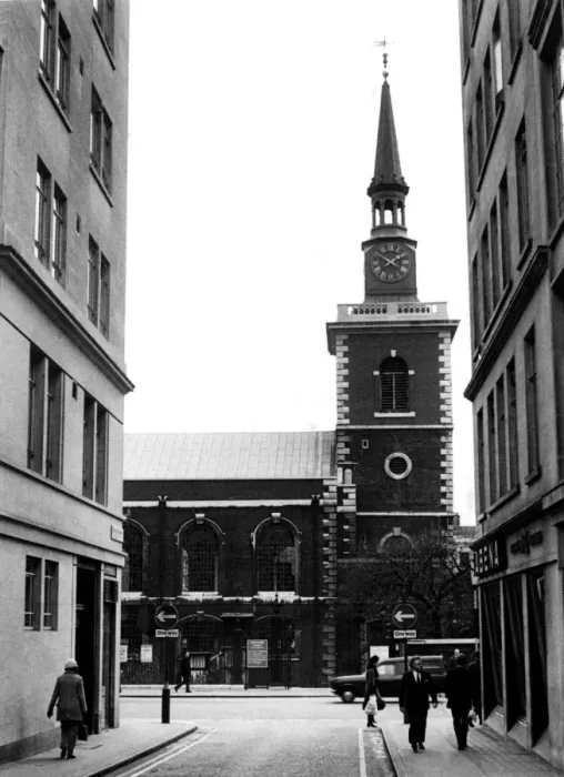 Framed Print : St Jamess, Piccadilly Framed Print : St Jamess, Piccadilly