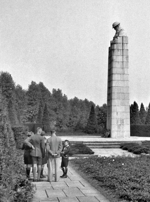 Framed Print : St Julien war memorial, Langemark, Belgium Framed Print : St Julien war memorial, Langemark, Belgium