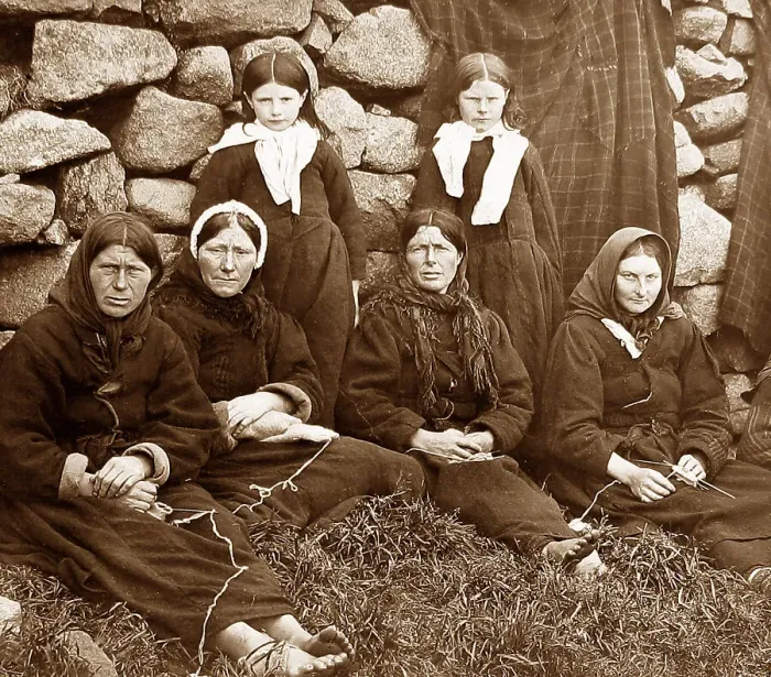 Framed Print : St Kilda Women and children Framed Print : St Kilda Women and children
