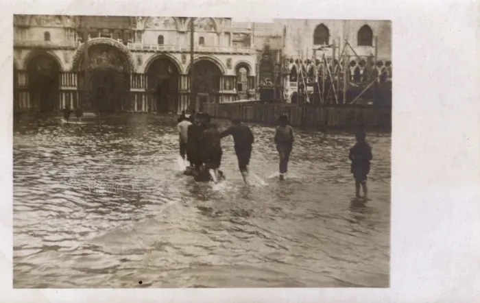 Framed Print : St. Marks Square, Venice, Italy - Flooded Framed Print : St. Marks Square, Venice, Italy - Flooded