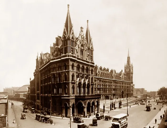 Framed Print : St Pancras Railway Station, London Framed Print : St Pancras Railway Station, London