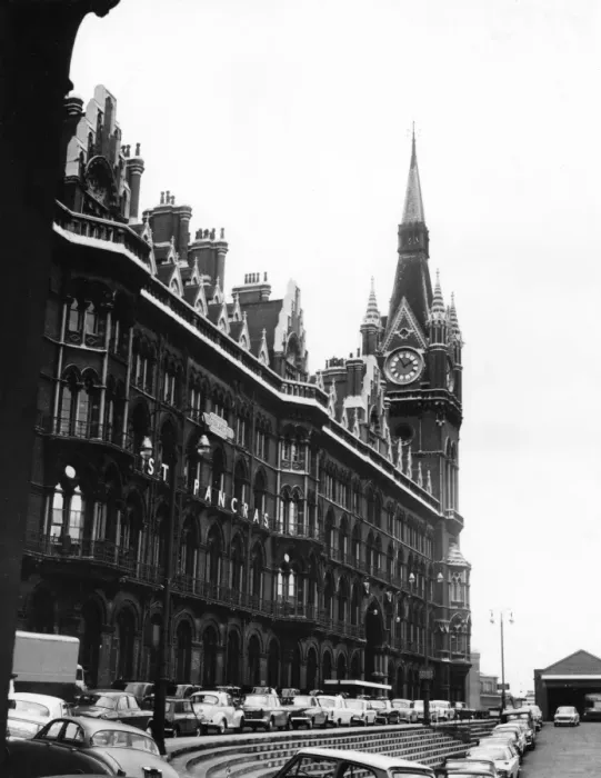 Framed Print : St Pancras Station / Hotel Framed Print : St Pancras Station / Hotel