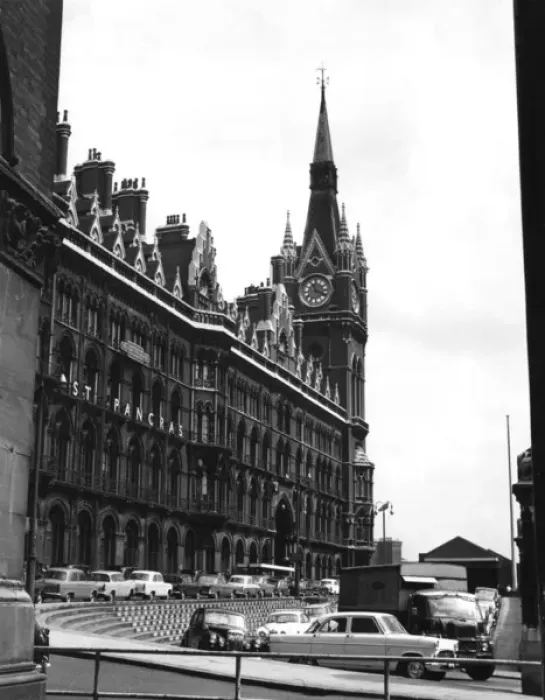 Framed Print : St Pancras Station / Hotel Framed Print : St Pancras Station / Hotel