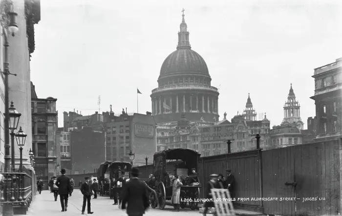 Framed Print : St. Paul's Cathedral from Aldersgate Street Framed Print : St. Paul's Cathedral from Aldersgate Street