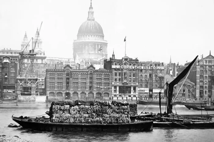 Framed Print : St. Paul's Cathedral, London - Victorian period Framed Print : St. Paul's Cathedral, London - Victorian period