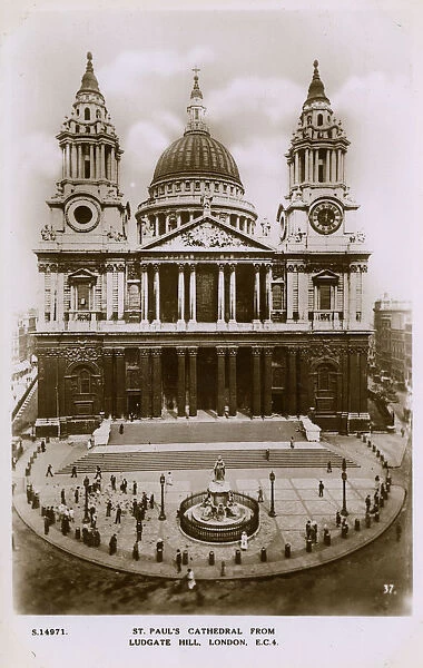 St. Pauls Cathedral from Ludgate Hill, London