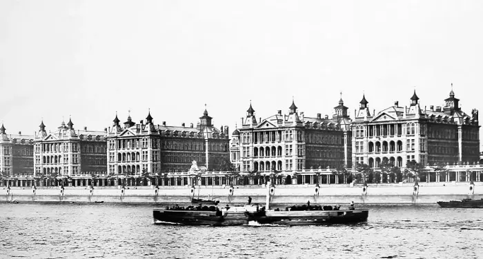 Framed Print : St. Thames's Hospital, London, Victorian period Framed Print : St. Thames's Hospital, London, Victorian period