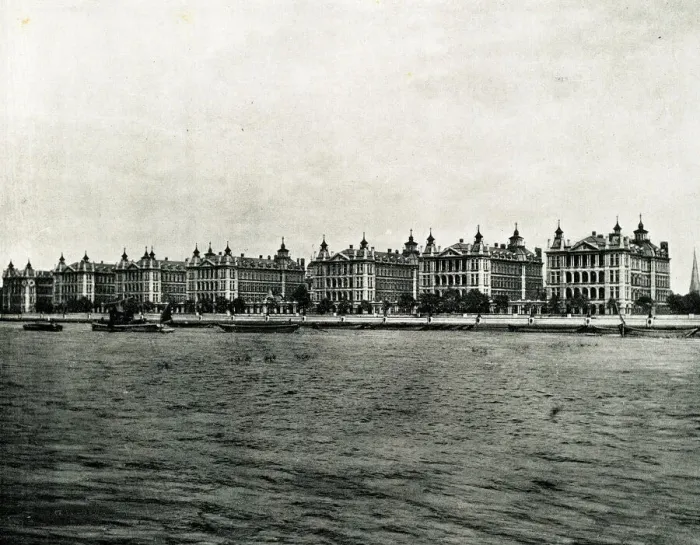 Framed Print : St Thomass Hospital, Albert Embankment, London Framed Print : St Thomass Hospital, Albert Embankment, London
