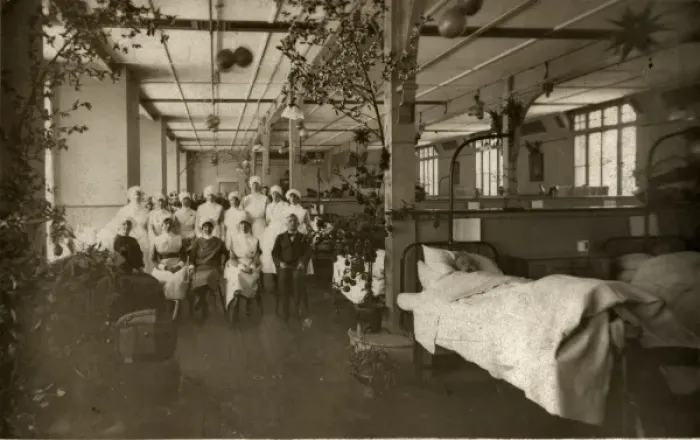 Framed Print : Staff and patients at Holborn Union Infirmary, Highgate, Lon Framed Print : Staff and patients at Holborn Union Infirmary, Highgate, Lon