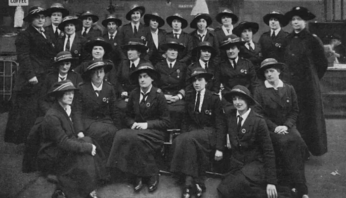 Framed Print : Staff of the Soldiers Free Buffet at Charing Cross, WW1 Framed Print : Staff of the Soldiers Free Buffet at Charing Cross, WW1