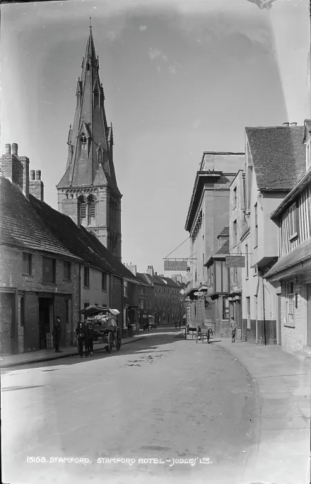 Framed Print : Stamford Hotel and Street Scene Framed Print : Stamford Hotel and Street Scene