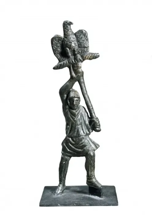 Framed Print : Standard bearer (aquilifer) of the Roman legions Framed Print : Standard bearer (aquilifer) of the Roman legions