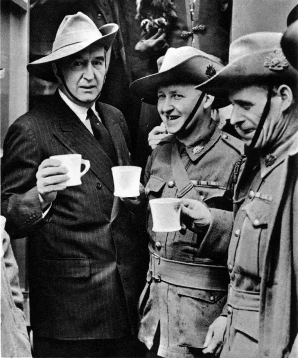 Framed Print : Stanley Bruce Alongside Two Australian Soldiers Framed Print : Stanley Bruce Alongside Two Australian Soldiers