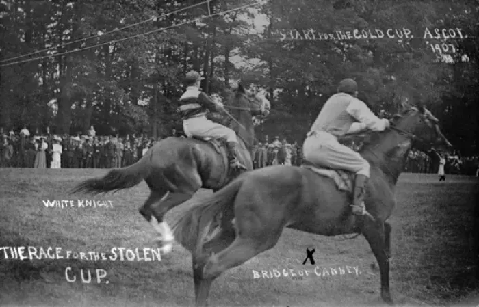 Framed Print : Start of the Gold Cup race, Ascot Framed Print : Start of the Gold Cup race, Ascot