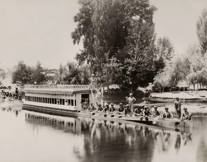 Framed Print : State barge belonging to the Maharaja of Kashmir, India Framed Print : State barge belonging to the Maharaja of Kashmir, India