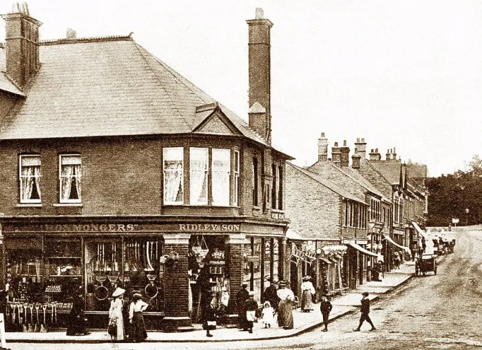 Framed Print : Station Road, Harpenden, early 1900s Framed Print : Station Road, Harpenden, early 1900s