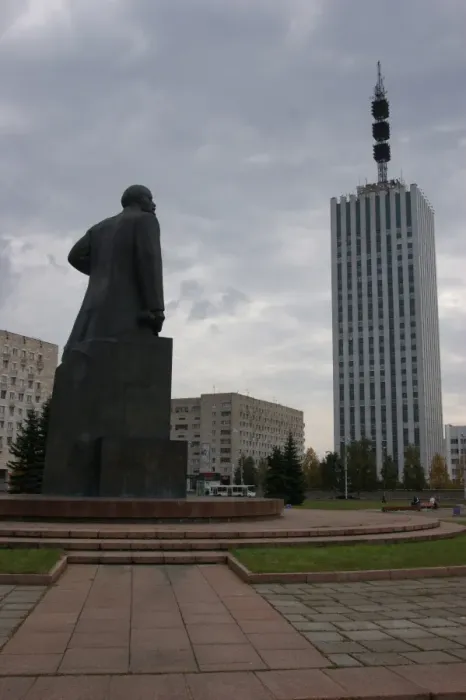 Framed Print : Statue of Lenin - Arkhangelsk, Russia Framed Print : Statue of Lenin - Arkhangelsk, Russia