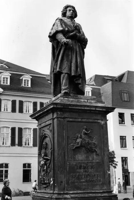 Framed Print : Statue to Ludwig van Beethoven, Bonn, Germany Framed Print : Statue to Ludwig van Beethoven, Bonn, Germany