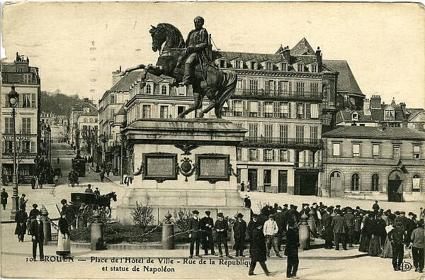 Statue de Napol鯮& Place de l Hotel de Ville