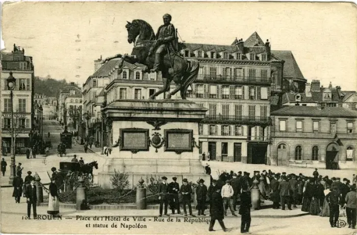 Framed Print : Statue de Napol鯮& Place de l Hotel de Ville Framed Print : Statue de Napol鯮& Place de l Hotel de Ville