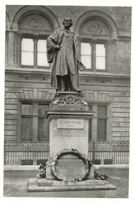 Framed Print : Statue, Sir Henry Irving, Charing Cross Road, London Framed Print : Statue, Sir Henry Irving, Charing Cross Road, London