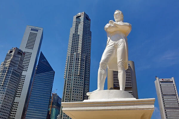Statue of Sir Thomas Stamford Raffles in Singapore