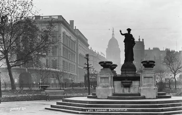 Framed Print : Statue in Smithfield, London Framed Print : Statue in Smithfield, London