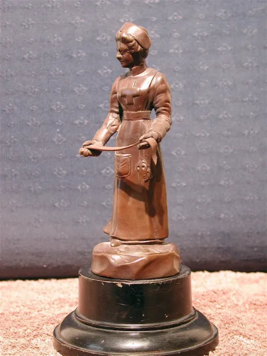 Framed Print : Statuette of a WWI nurse Framed Print : Statuette of a WWI nurse