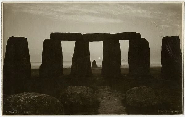 Stonehenge, Wiltshire - Sunrise through the stones