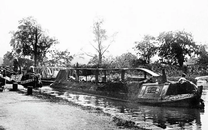Framed Print : Stony Stratford The Canal Cosgrave Locks early 1900s