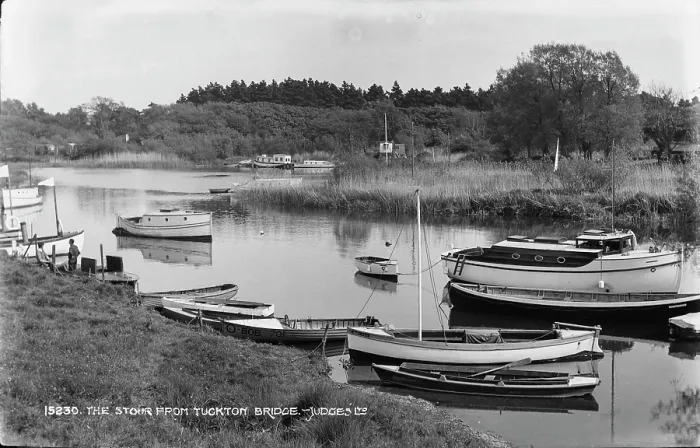 Framed Print : The Stour from Tuckton Bridge Framed Print : The Stour from Tuckton Bridge