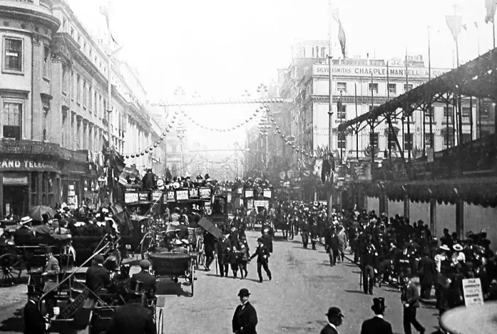 Framed Print : The Strand, London, probably taken in 1897 Framed Print : The Strand, London, probably taken in 1897
