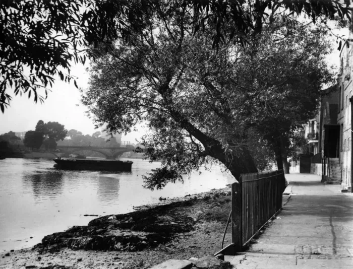 Framed Print : Strand-On-The-Green Framed Print : Strand-On-The-Green