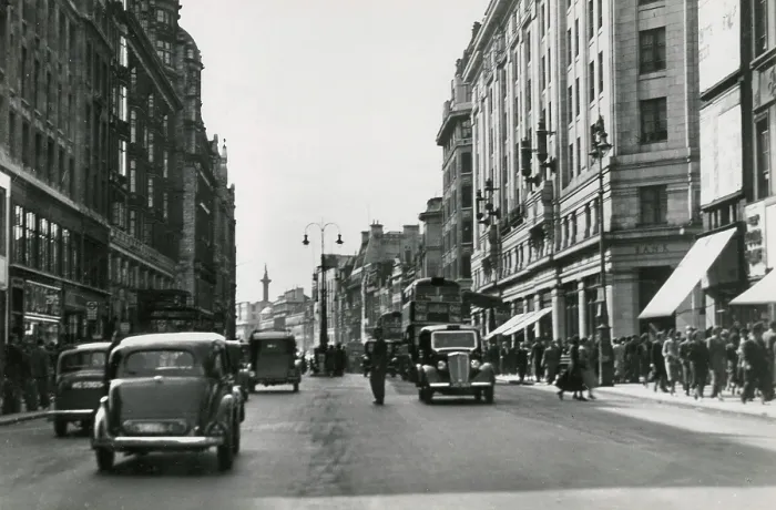 Framed Print : The Strand from Wellington Street, London Framed Print : The Strand from Wellington Street, London