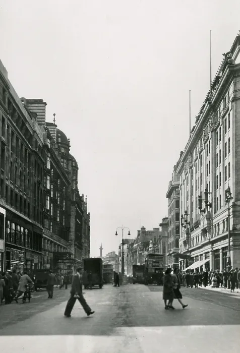 Framed Print : The Strand from Wellington Street, London Framed Print : The Strand from Wellington Street, London