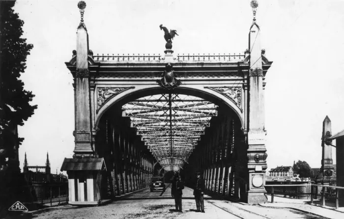 Framed Print : STRASBOURG BRIDGE 1930S Framed Print : STRASBOURG BRIDGE 1930S