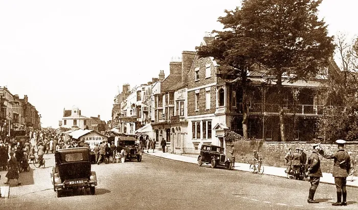 Framed Print : Stratford-upon-Avon Bridge Street probably 1930s Framed Print : Stratford-upon-Avon Bridge Street probably 1930s