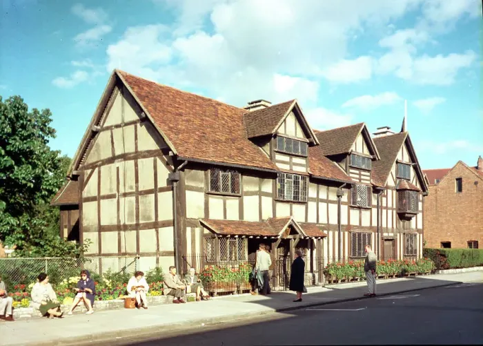 Framed Print : Stratford-upon-Avon - Shakespeare's Birthplace Framed Print : Stratford-upon-Avon - Shakespeare's Birthplace