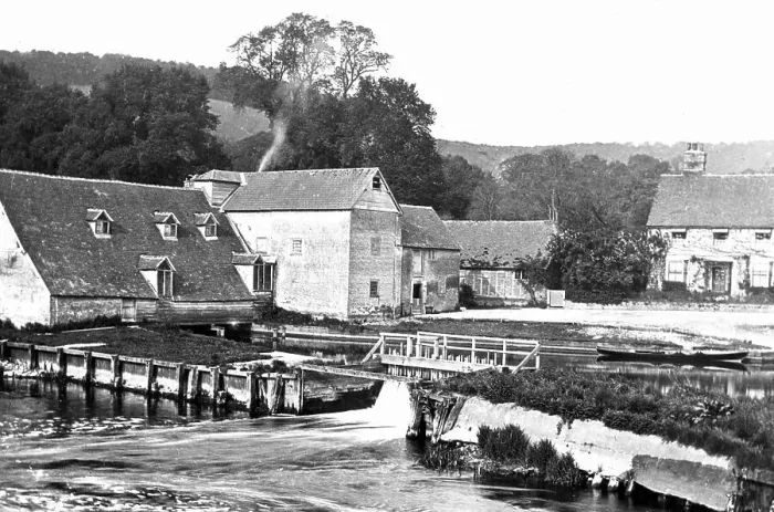Framed Print : Streatley Mill, River Thames Framed Print : Streatley Mill, River Thames