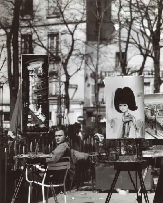 Framed Print : Street artist and paintings in the Place du Tertre, Paris Framed Print : Street artist and paintings in the Place du Tertre, Paris