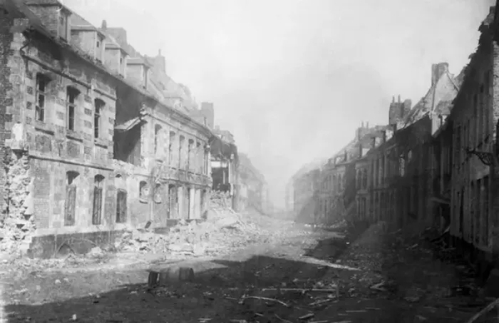 Framed Print : Street in Bapaume during capture, Western Front, WW1 Framed Print : Street in Bapaume during capture, Western Front, WW1