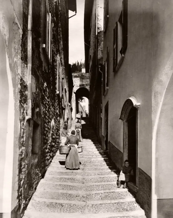 Framed Print : Street in Bellagio, Lake Como, Italy Framed Print : Street in Bellagio, Lake Como, Italy