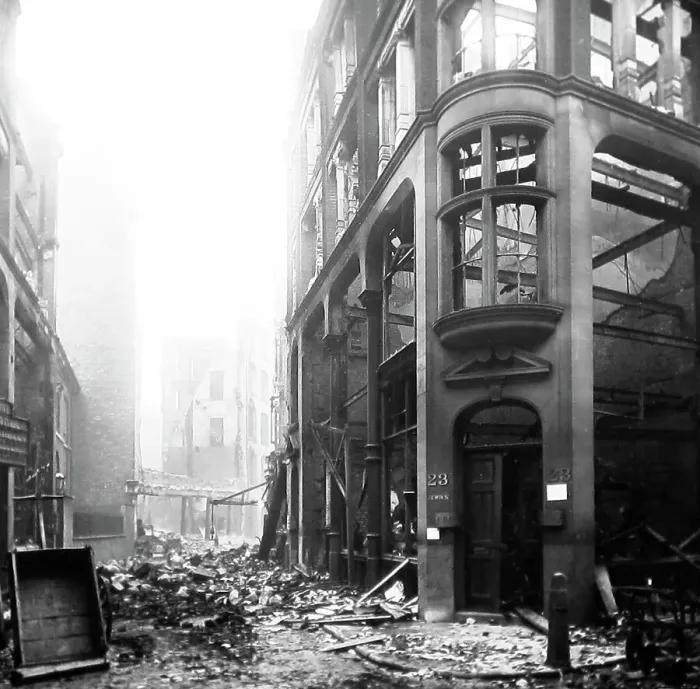 Framed Print : Well Street, The Great City Fire, London, 19th November 1897 Framed Print : Well Street, The Great City Fire, London, 19th November 1897