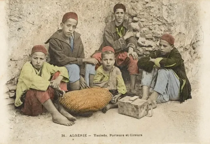 Framed Print : Street Hawkers - Algeria Framed Print : Street Hawkers - Algeria