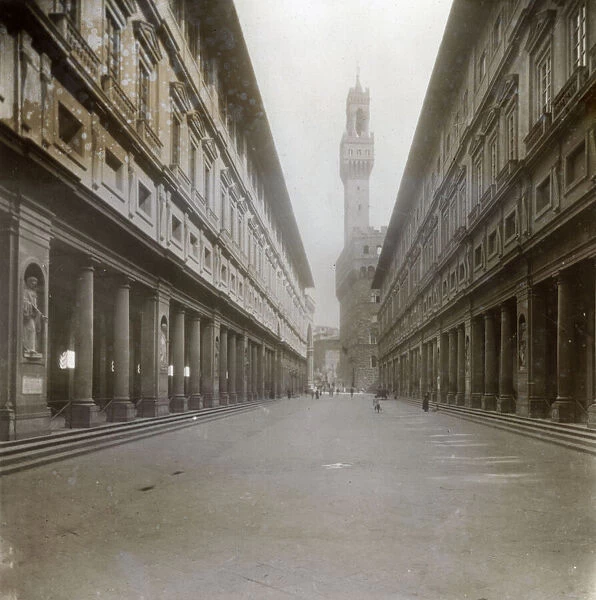 Street leading to Palazzo Vecchio, Florence, Italy