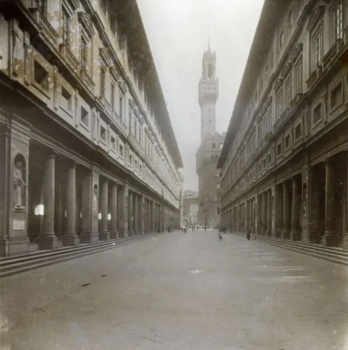 Framed Print : Street leading to Palazzo Vecchio, Florence, Italy Framed Print : Street leading to Palazzo Vecchio, Florence, Italy