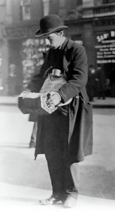Framed Print : Street musician, London, early 1900s Framed Print : Street musician, London, early 1900s
